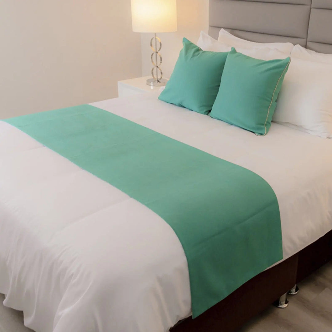 Pack Deco: Set Bed Runner + Cojines Interiores - RimboccareLuxury Comfort Perú