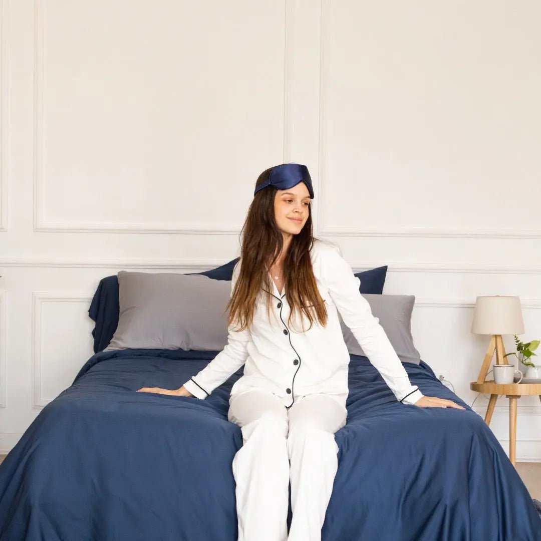 PACK HARBOR DUSK: PLUMÓN + SET DE FUNDA DE PLUMÓN AZUL MARINO + SET SÁBANAS GRIS DE BAMBÚ - RimboccareLuxury Comfort Perú