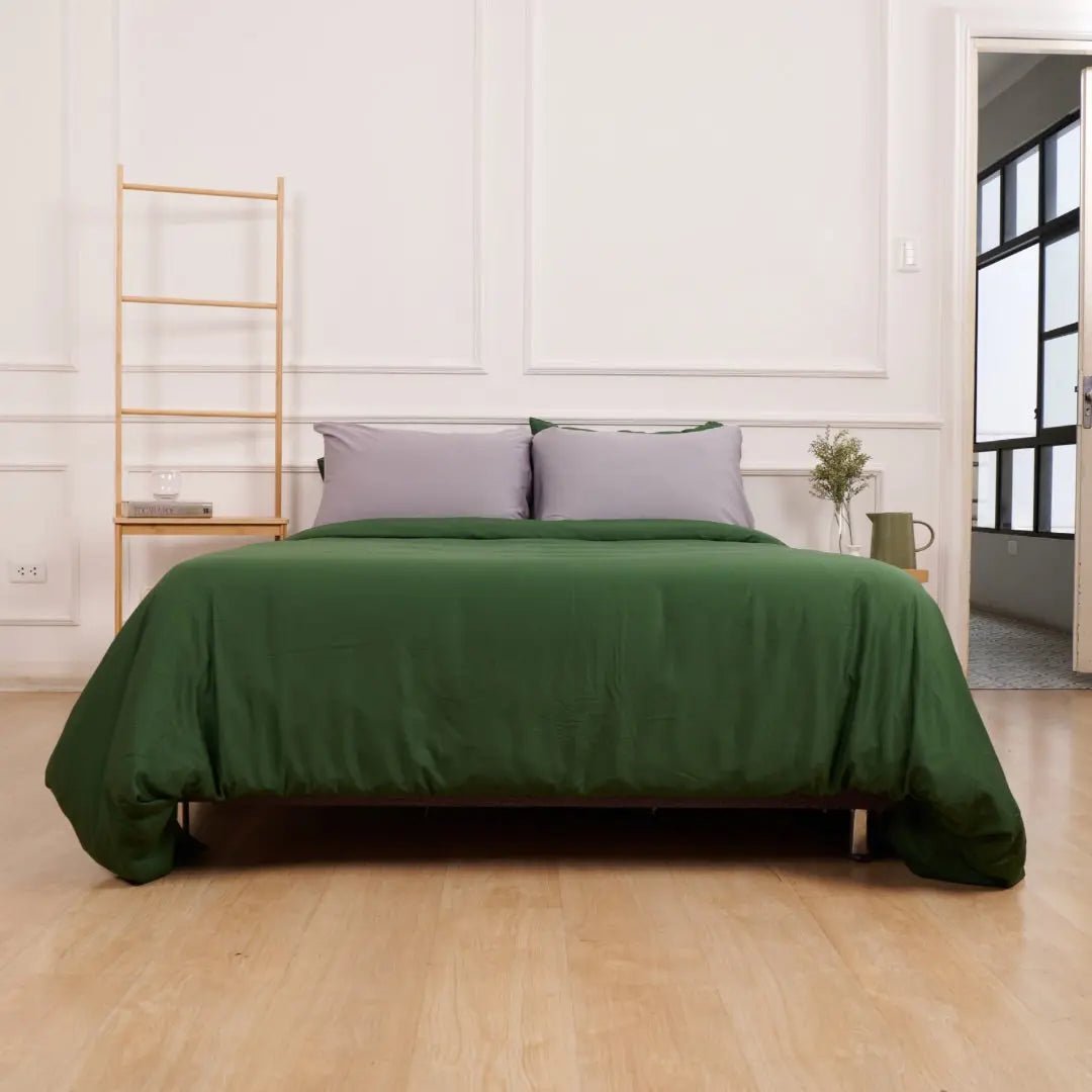 PACK MYSTIC FOREST: PLUMÓN + SET DE FUNDA DE PLUMÓN FOREST GREEN + SET SÁBANAS DE BAMBÚ GRIS - RimboccareLuxury Comfort Perú