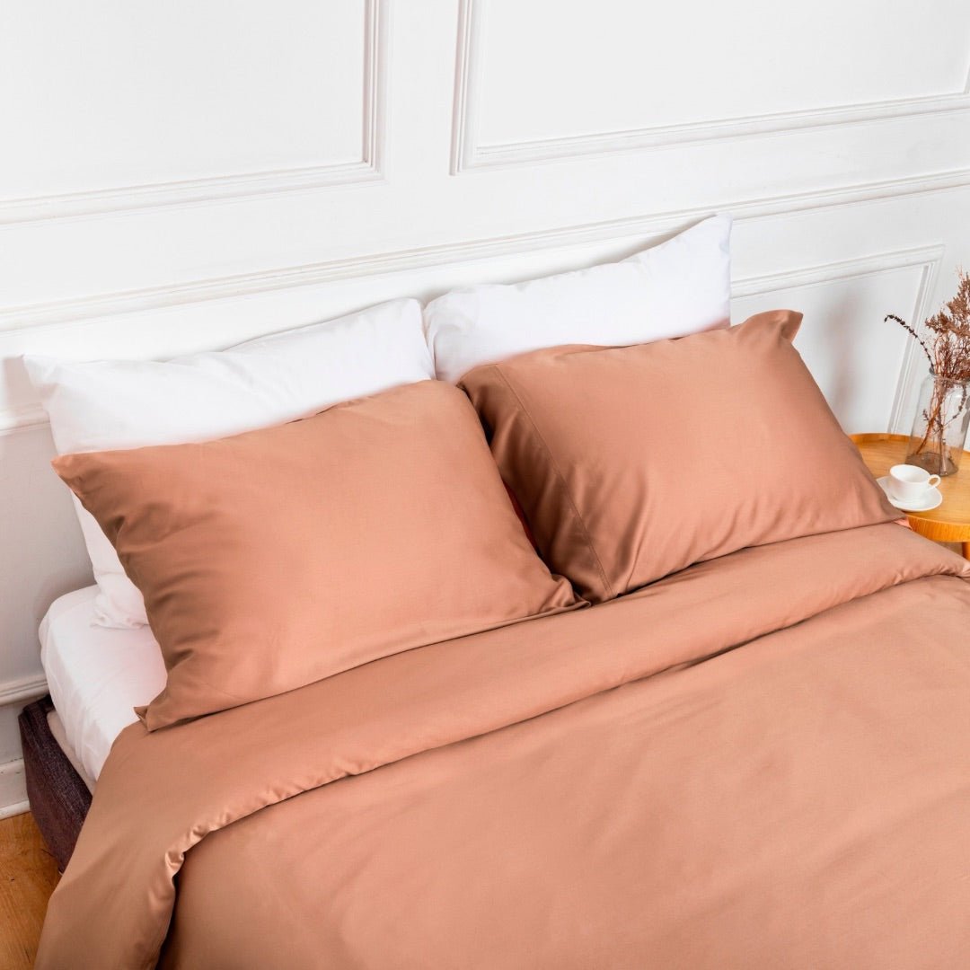 PACK TERRA DREAM: PLUMÓN + SET DE FUNDA DE PLUMÓN TERRACOTA + SET SÁBANAS DE BAMBÚ BLANCO - RimboccareLuxury Comfort Perú
