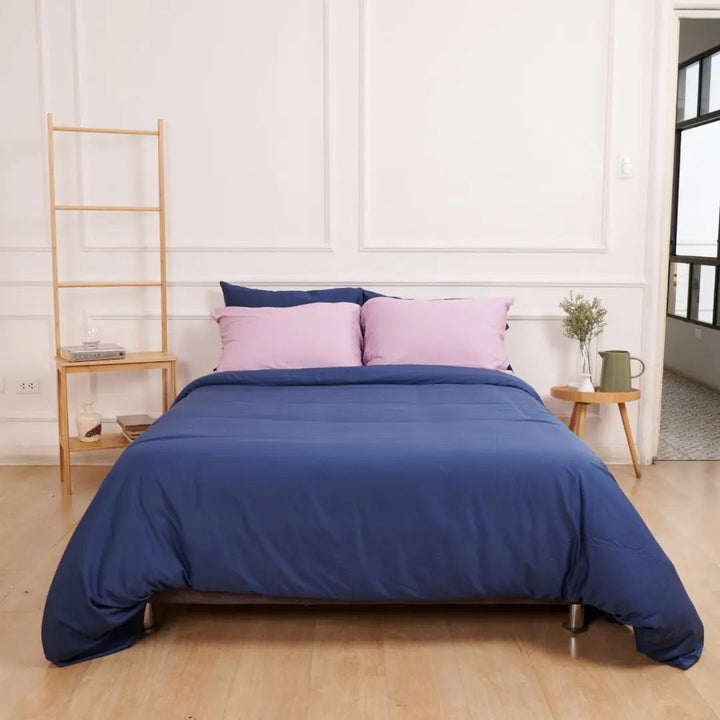 PACK TWILIGHT LAVENDER: PLUMÓN + SET DE FUNDA DE PLUMÓN AZUL MARINO + SET SÁBANAS DE BAMBÚ LILA - RimboccareLuxury Comfort Perú